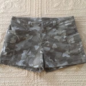 Eddie Bauer Horizon Women’s Camo Cargo Shorts sz12